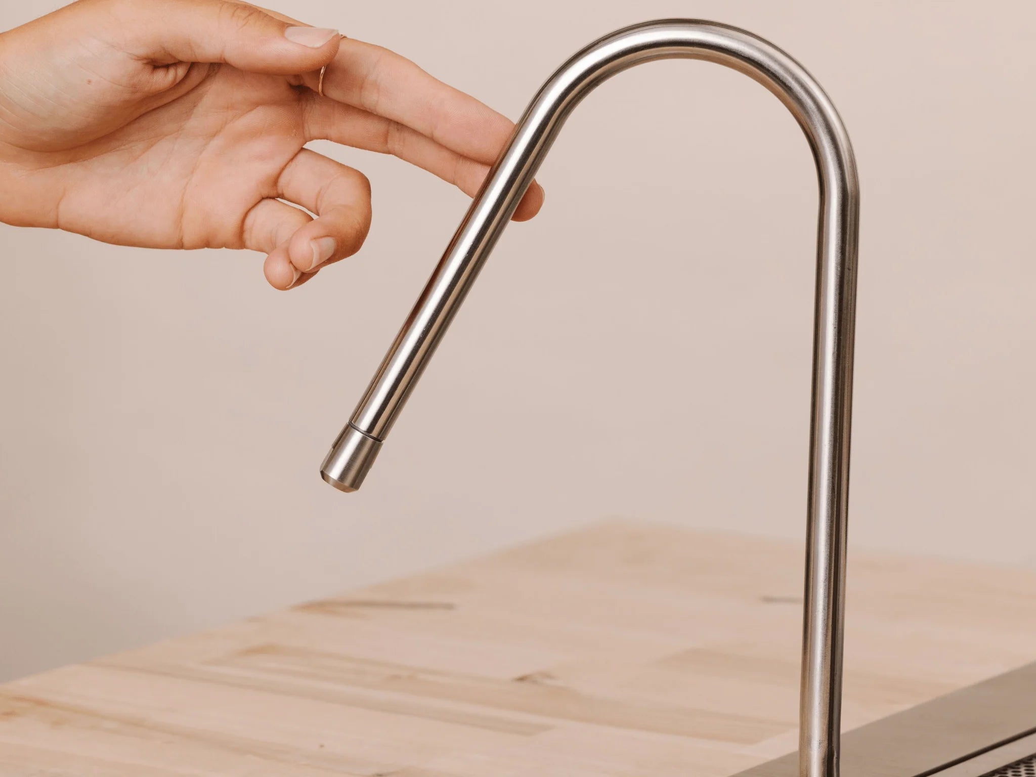 Hand tapping MAVAM steam unit - shop commercial espresso machines